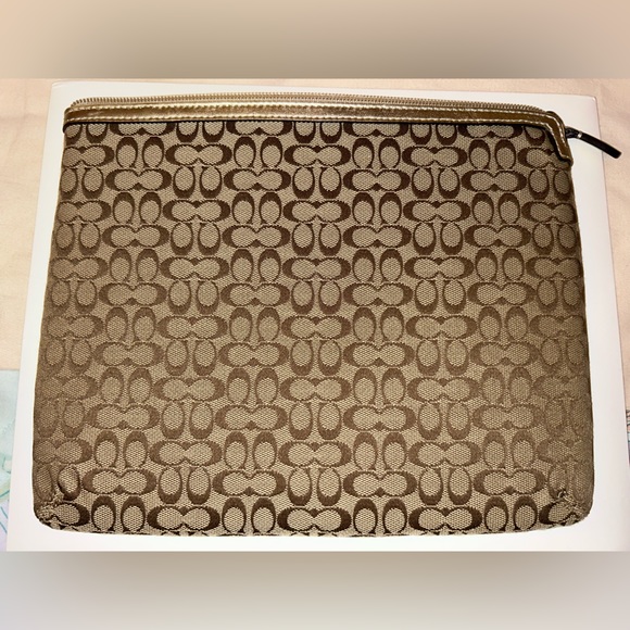 Coach iPad sleeve - Picture 2 of 6